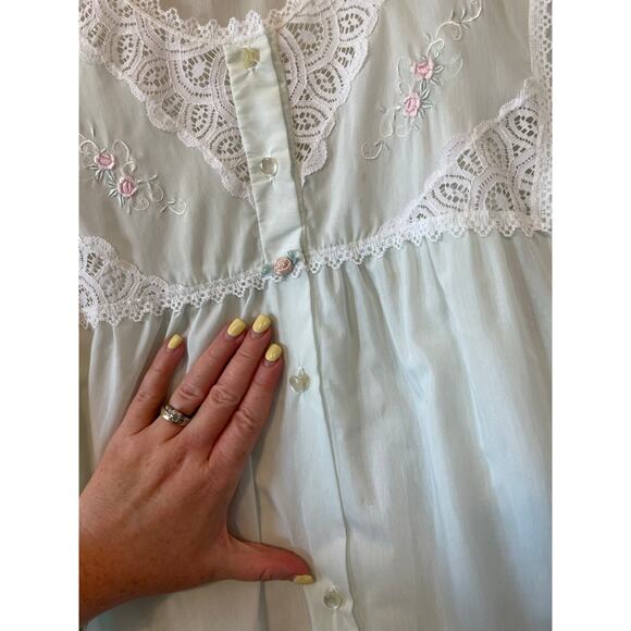 VTG Vanity Fair Light Mint Floral Embroidered W/ Lace Trim Nightgown Mumu Small - Picture 4 of 9